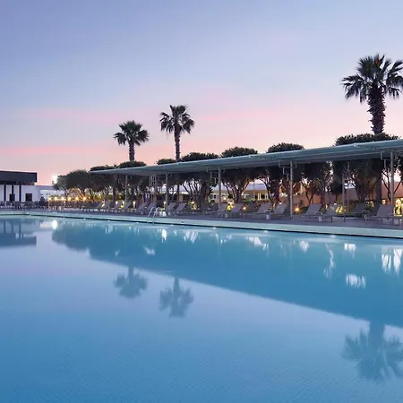 Nirvana Cosmopolitan - Convention&sports Center 5*