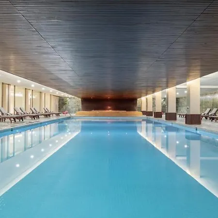 Nirvana Cosmopolitan - Convention&sports Center 5*