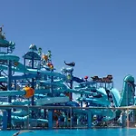 Nirvana Cosmopolitan - Convention&sports Center 5*