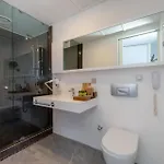 Nirvana Cosmopolitan - Convention&sports Center 5*