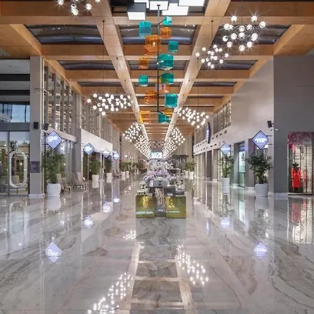 Nirvana Cosmopolitan - Convention & Sports Center Resort