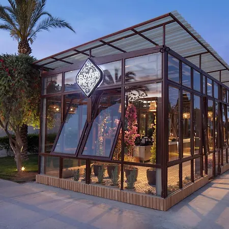 Nirvana Cosmopolitan - Convention & Sports Center Resort 5*