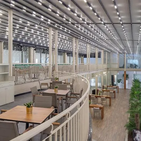 Nirvana Cosmopolitan - Convention & Sports Center Resort