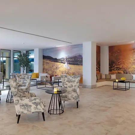Nirvana Cosmopolitan - Convention & Sports Center Resort