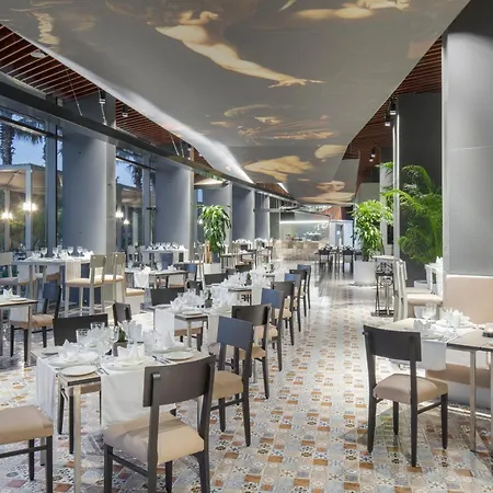 Nirvana Cosmopolitan - Convention & Sports Center リゾート 5*