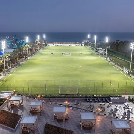 Nirvana Cosmopolitan - Convention & Sports Center 5*