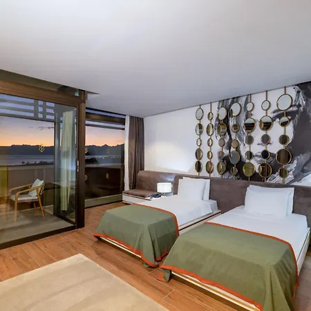 Nirvana Cosmopolitan - Convention & Sports Center Resort