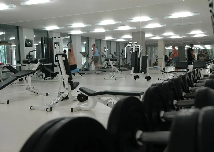 Nirvana Cosmopolitan - Convention & Sports Center 5*