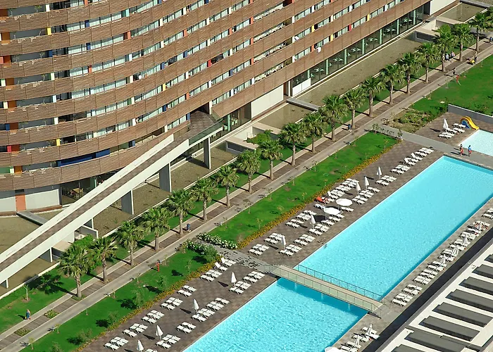 Nirvana Cosmopolitan - Convention & Sports Center