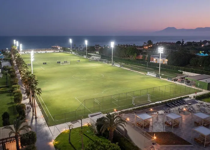 Üdülőközpont Nirvana Cosmopolitan - Convention & Sports Center 5*