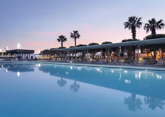 Nirvana Cosmopolitan - Convention & Sports Center 5*