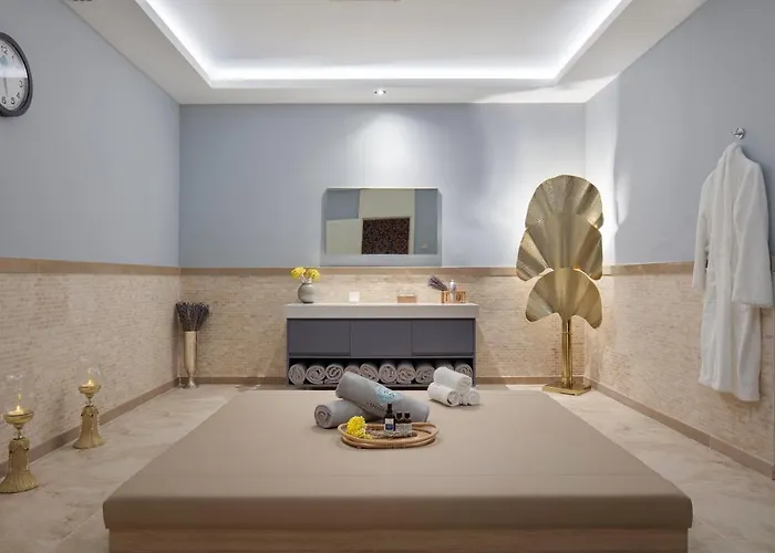 Nirvana Cosmopolitan - Convention & Sports Center Üdülőközpont 5*