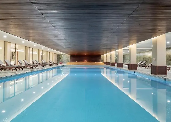 Nirvana Cosmopolitan - Convention & Sports Center 5*