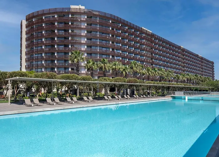 Nirvana Cosmopolitan - Convention & Sports Center 5*