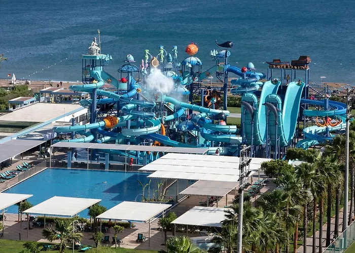 Üdülőközpont Nirvana Cosmopolitan - Convention & Sports Center 5*