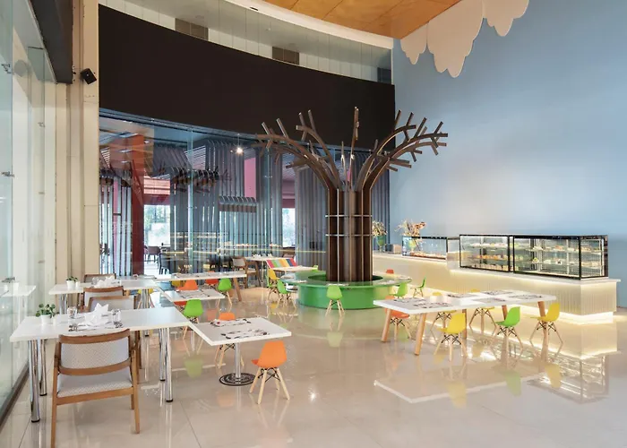 Nirvana Cosmopolitan - Convention & Sports Center Üdülőközpont 5*