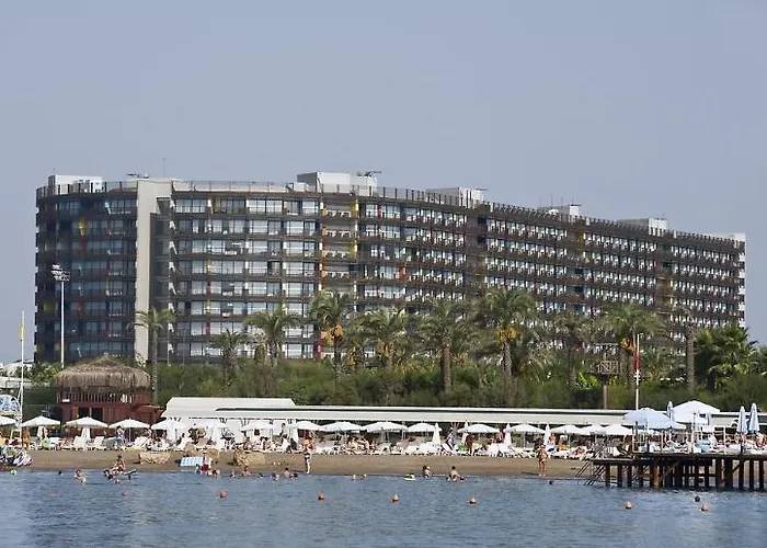 Üdülőközpont Nirvana Cosmopolitan - Convention & Sports Center 5*