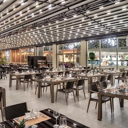 Nirvana Cosmopolitan - Convention & Sports Center Feriested 5*