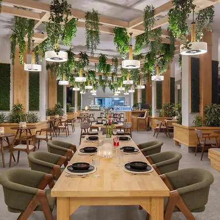 אתר נופש Nirvana Cosmopolitan - Convention & Sports Center 5*