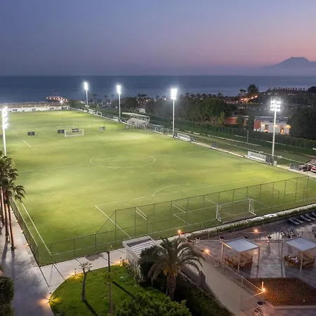 אתר נופש Nirvana Cosmopolitan - Convention & Sports Center 5*