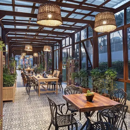 אתר נופש Nirvana Cosmopolitan - Convention & Sports Center אנטליה