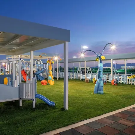 Nirvana Cosmopolitan - Convention & Sports Center 5* אנטליה
