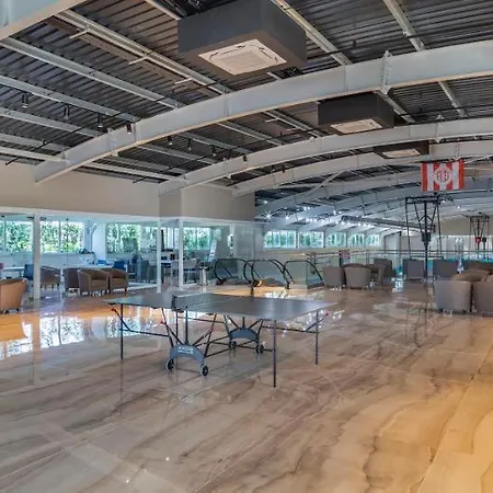 אתר נופש Nirvana Cosmopolitan - Convention & Sports Center אנטליה