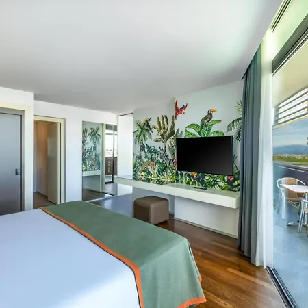 אתר נופש Nirvana Cosmopolitan - Convention & Sports Center 5*