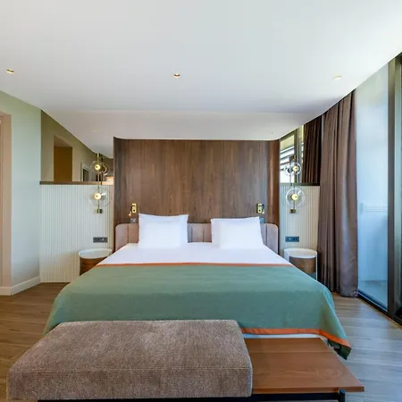 Nirvana Cosmopolitan - Convention & Sports Center 5* אנטליה
