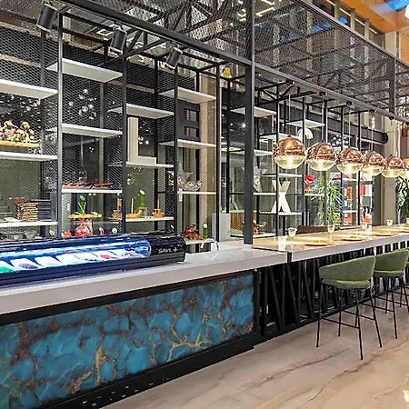 Nirvana Cosmopolitan - Convention & Sports Center אתר נופש 5*
