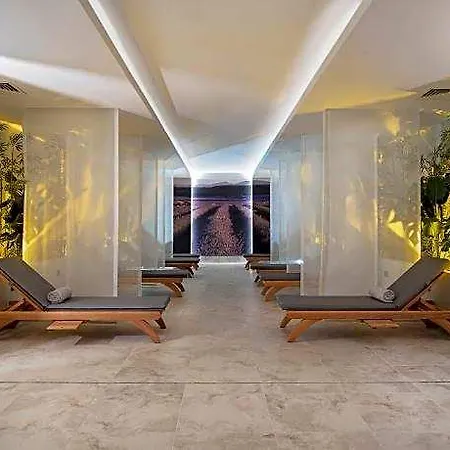 Nirvana Cosmopolitan - Convention & Sports Center 5* אנטליה