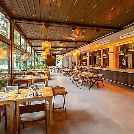 אתר נופש Nirvana Cosmopolitan - Convention & Sports Center 5*