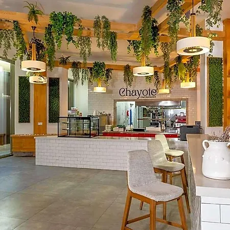 Nirvana Cosmopolitan - Convention & Sports Center אתר נופש