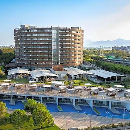 אתר נופש Nirvana Cosmopolitan - Convention & Sports Center 5*