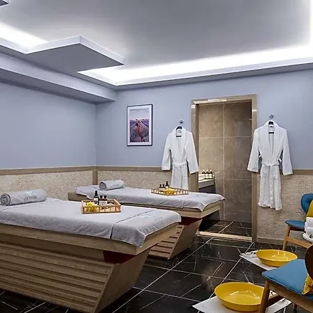 Nirvana Cosmopolitan - Convention & Sports Center אתר נופש