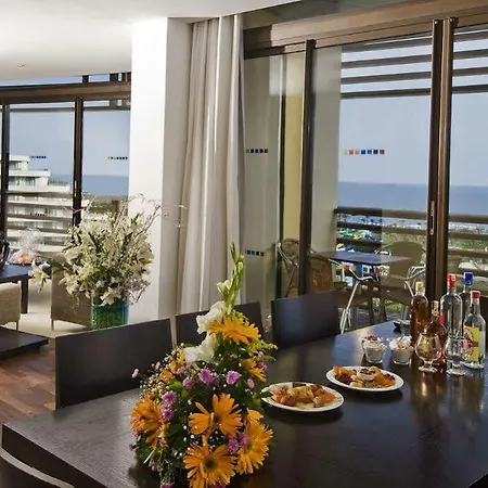 Nirvana Cosmopolitan - Convention & Sports Center 5*