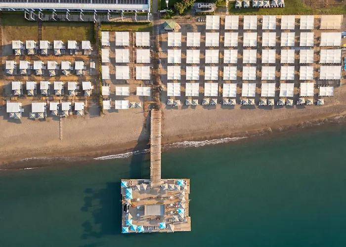 Resort Nirvana Cosmopolitan - Convention & Sports Center