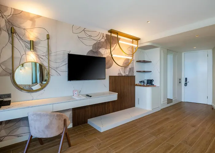 Θέρετρο Nirvana Cosmopolitan - Convention & Sports Center 5*