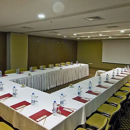 אתר נופש Nirvana Cosmopolitan - Convention & Sports Center אנטליה